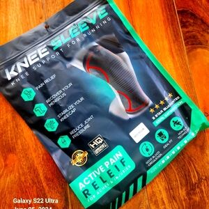 MODVEL KNEE SLEEVE - M (NWT)